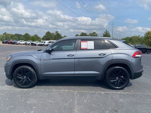 Used 2023 Volkswagen Atlas Cross Sport SE w/ Panoramic Sunroof Package image 5