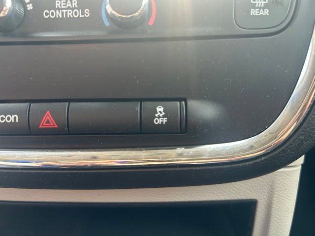 Used 2018 Dodge Grand Caravan SE w/ UConnect Hands-Free Group FWD image 31