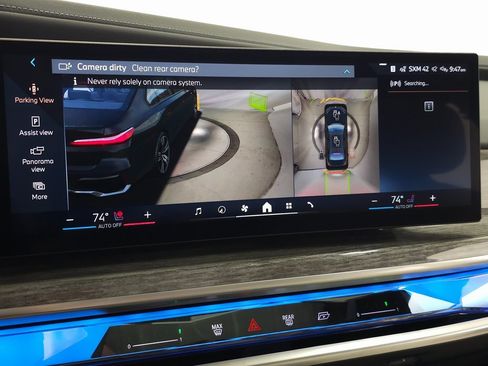 Used 2025 BMW 760i xDrive w/ Premium Package image 34