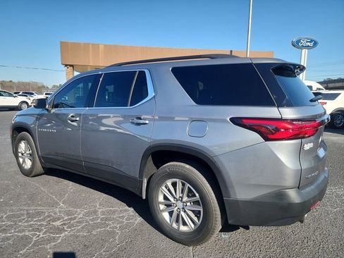 Used 2023 Chevrolet Traverse LT image 3