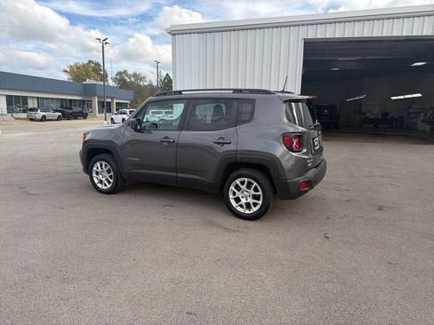 Used 2019 Jeep Renegade Latitude w/ Cold Weather Group image 35