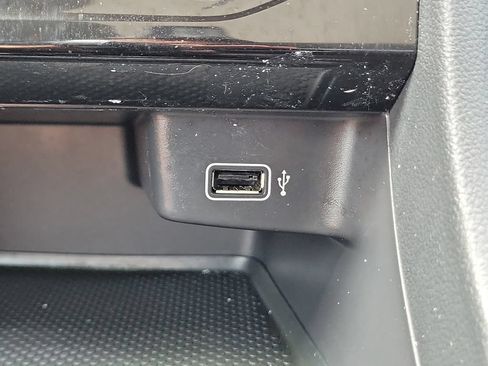 Used 2019 Volkswagen Jetta SE w/ Cold Weather Package FWD image 32