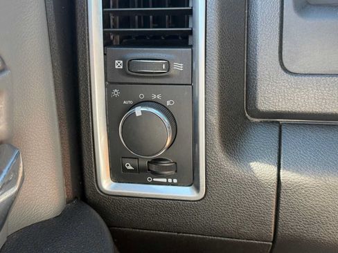 Used 2021 RAM 1500 Classic SLT RWD image 15