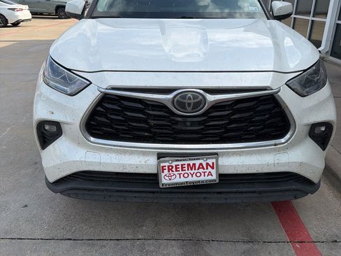 Used 2020 Toyota Highlander Limited FWD image 3