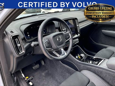 Used 2025 Volvo XC40 B5 Plus AWD/4WD image 15