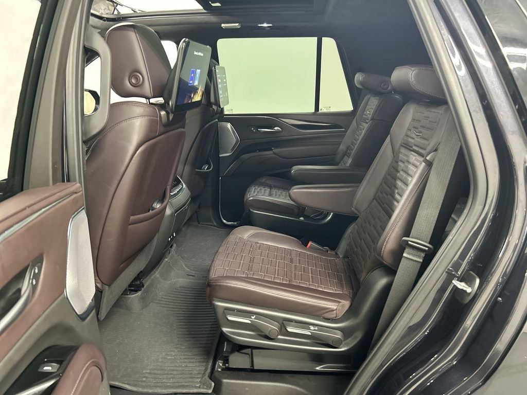 Used 2023 Cadillac Escalade Sport Platinum w/ LPO, ONYX Package AWD/4WD image 21