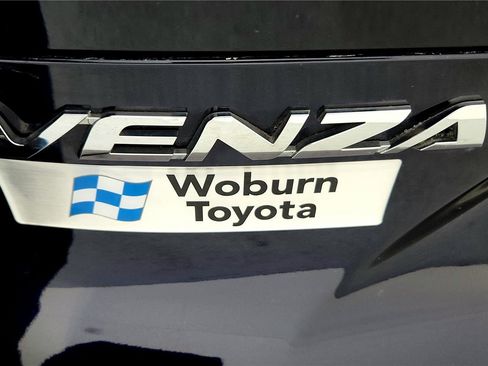 Used 2023 Toyota Venza LE image 14