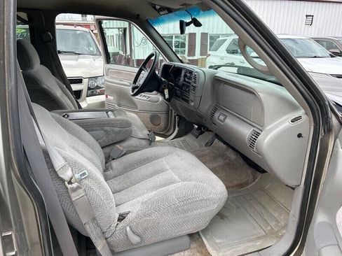 Used 1999 Chevrolet Suburban 4WD w/ Preferred Equipment Group 2 image 18