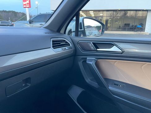 Used 2024 Volkswagen Tiguan SE image 27