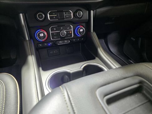 Used 2023 Chevrolet Tahoe Premier AWD/4WD image 20