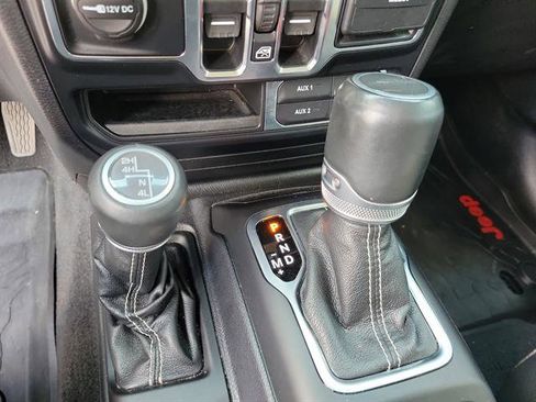 Used 2020 Jeep Gladiator Overland AWD/4WD image 15