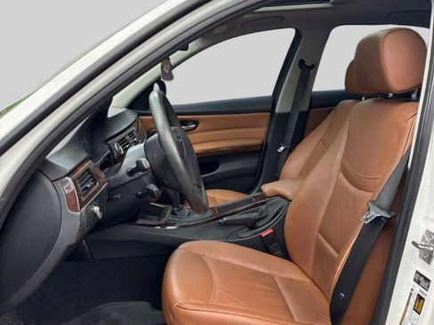 Used 2011 BMW 328i xDrive Sedan AWD/4WD image 3