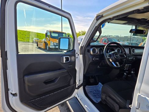 Used 2020 Jeep Gladiator Overland w/ LED Lighting Group AWD/4WD image 13