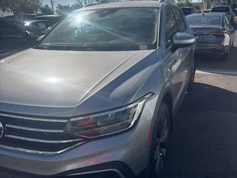 Used 2023 Volkswagen Tiguan SE FWD image 5