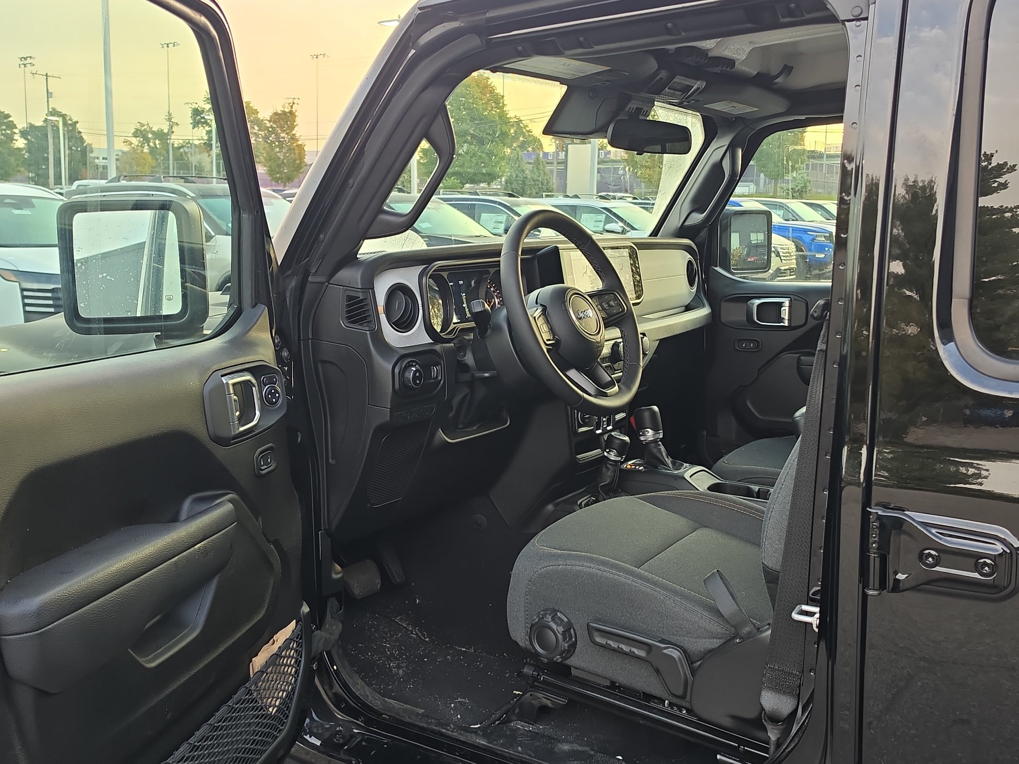 Used 2025 Jeep Gladiator Sport AWD/4WD image 9
