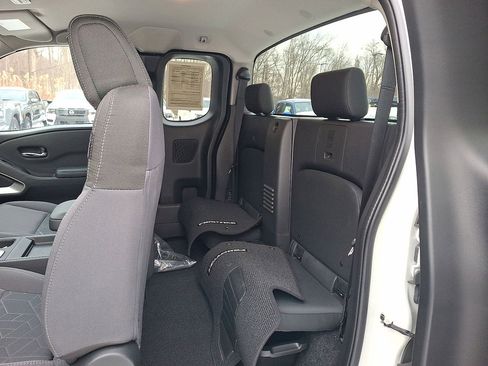 Used 2025 Nissan Frontier SV image 19