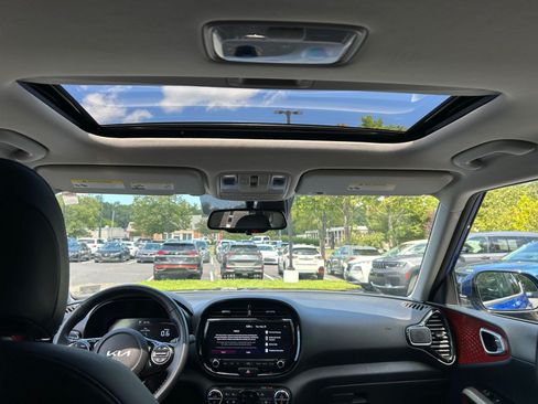 Used 2024 Kia Soul GT-Line w/ GT-Line Technology Package FWD image 27