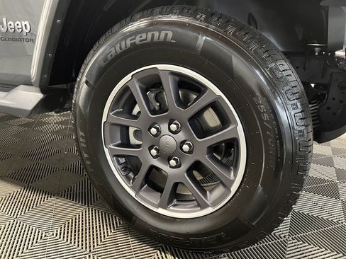 Used 2022 Jeep Gladiator Overland w/ Popular Equipment Package image 3