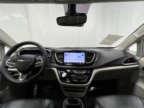 Used 2024 Chrysler Pacifica Limited FWD image 20