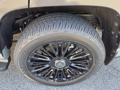 Used 2024 Toyota Sequoia Limited AWD/4WD image 10