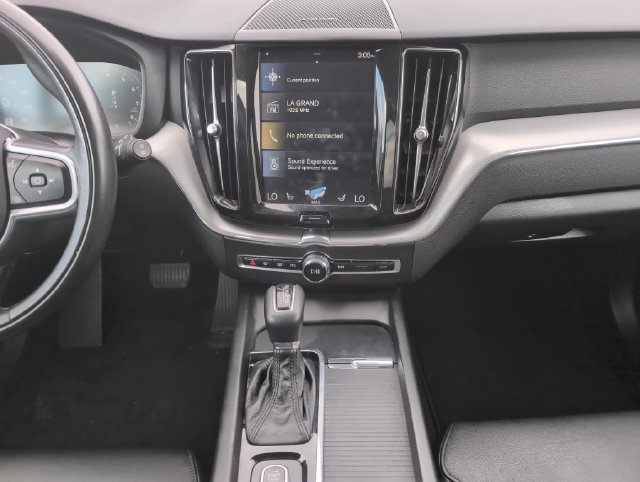 Used 2019 Volvo XC60 T6 Momentum w/ Multimedia Package AWD/4WD image 24