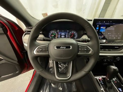 Used 2025 Jeep Compass Limited AWD/4WD image 11