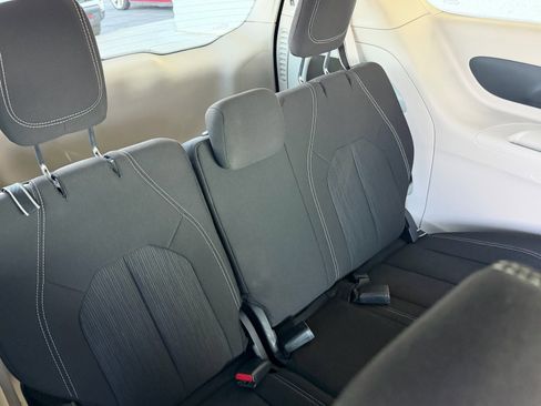 Used 2023 Chrysler Voyager LX image 22