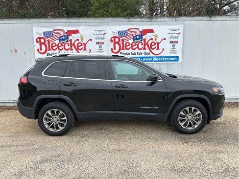 Used 2020 Jeep Cherokee Latitude Plus image 2
