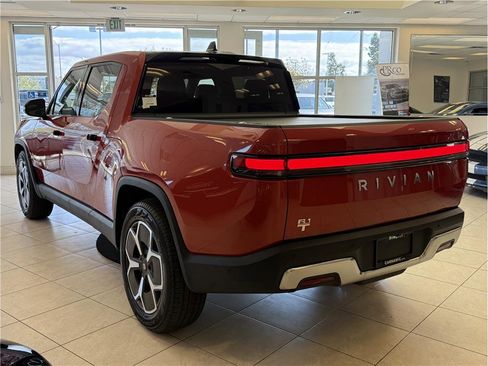 Used 2022 Rivian R1T Adventure image 7