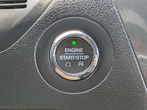 Used 2018 Ford Explorer XLT w/ Equipment Group 202A AWD/4WD image 26