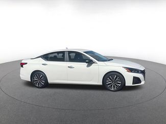 Used 2025 Nissan Altima 2.5 SV video 2