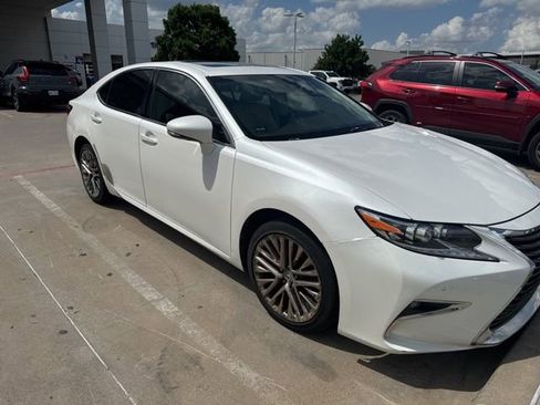 Used 2016 Lexus ES 350 w/ Luxury Package w/Wood Trim FWD image 2