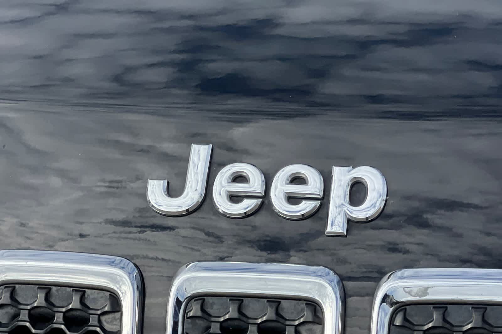 Used 2019 Jeep Cherokee Latitude Plus FWD image 16
