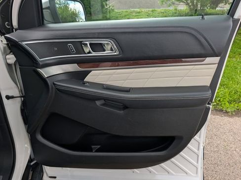 Used 2017 Ford Explorer Platinum AWD/4WD image 37