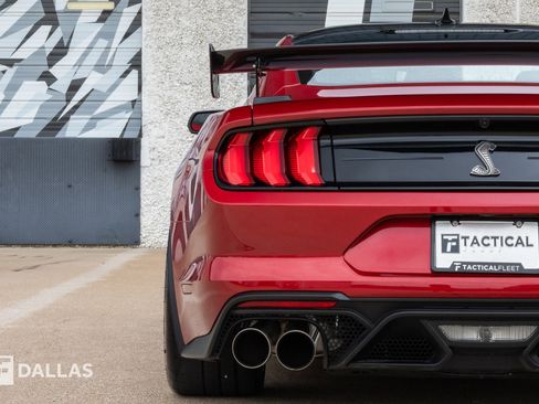 Used 2020 Ford Mustang Shelby GT500 w/ Carbon Fiber Track Pack RWD image 14