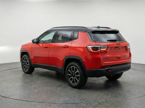 Used 2025 Jeep Compass Trailhawk image 6