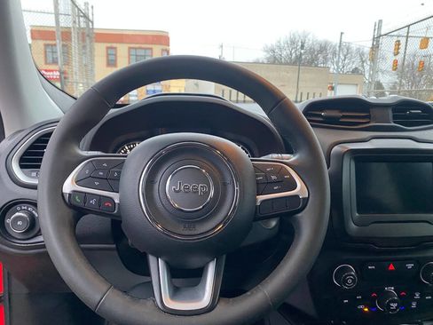 Used 2019 Jeep Renegade Latitude image 18