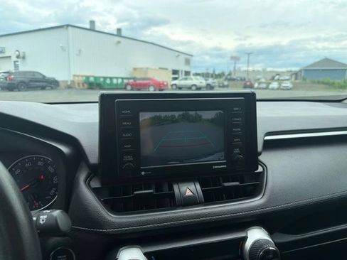 Used 2021 Toyota RAV4 XLE AWD/4WD image 29