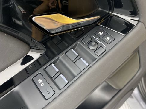 Used 2026 Land Rover Range Rover Evoque S image 10