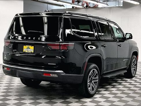Used 2022 Jeep Wagoneer Series III w/ Rear Seat Video Group 1 AWD/4WD image 11
