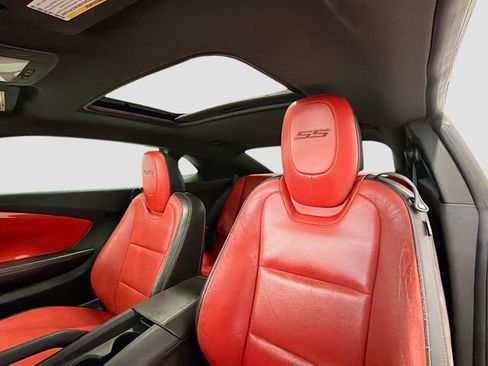 Used 2010 Chevrolet Camaro SS w/ Interior Accent Trim Package RWD image 18
