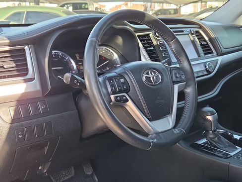 Used 2014 Toyota Highlander XLE image 10