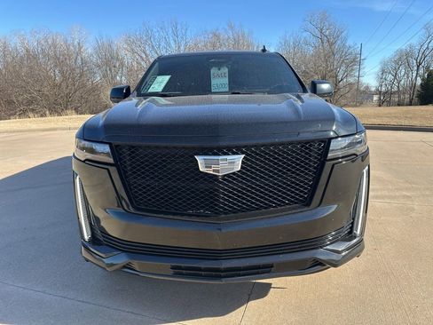 Used 2022 Cadillac Escalade ESV Sport w/ Touring Package image 8