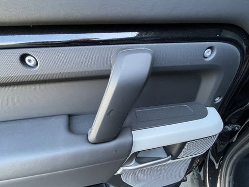 Used 2024 Land Rover Defender 130 S image 28