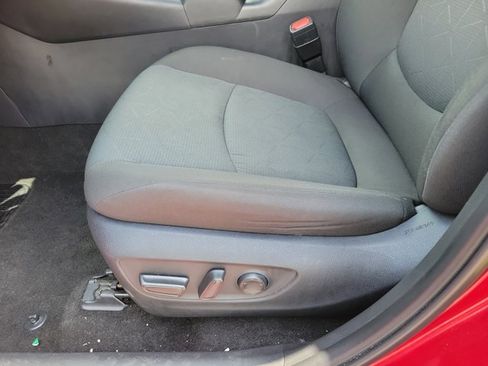 Used 2025 Toyota RAV4 XLE AWD/4WD image 6