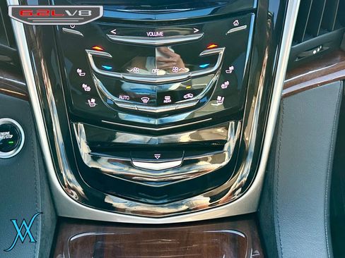 Used 2020 Cadillac Escalade Luxury AWD/4WD image 33