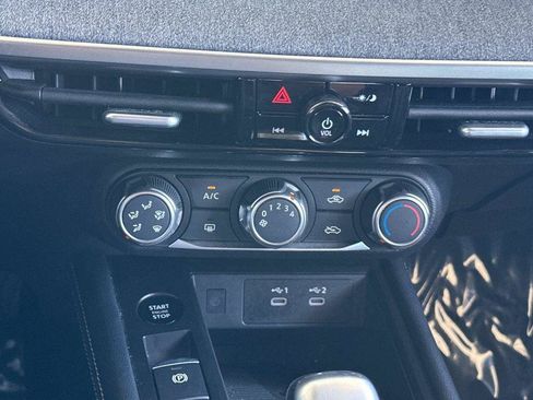 Used 2025 Nissan Kicks SV AWD/4WD image 20