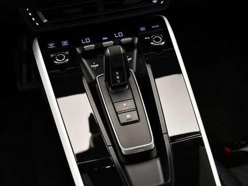 Used 2024 Porsche 911 Dakar image 33