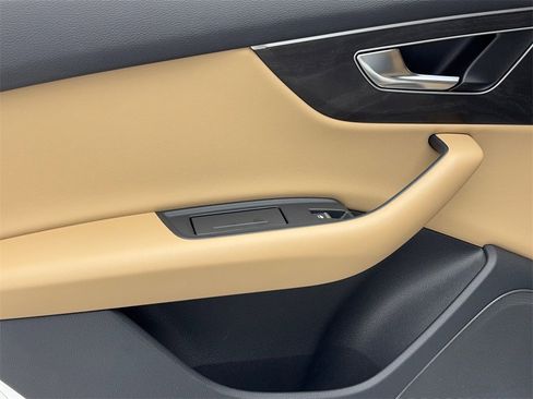 Used 2022 Audi Q7 3.0T Premium w/ Convenience Package image 42