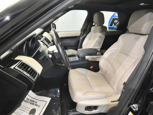 Used 2020 Land Rover Discovery SE AWD/4WD image 12